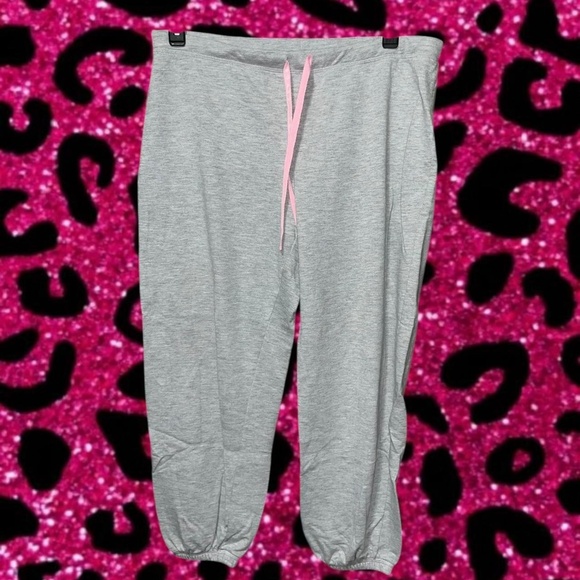 Y2K “Flirty” Capri Joggers   Featuring a bold "Flirty" print across the back - Picture 1 of 5